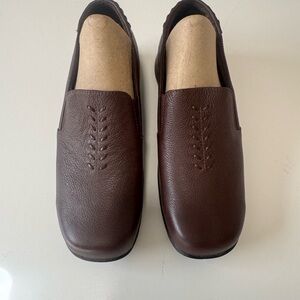 Elegant Brown Leather Women's Loafers size 8 w